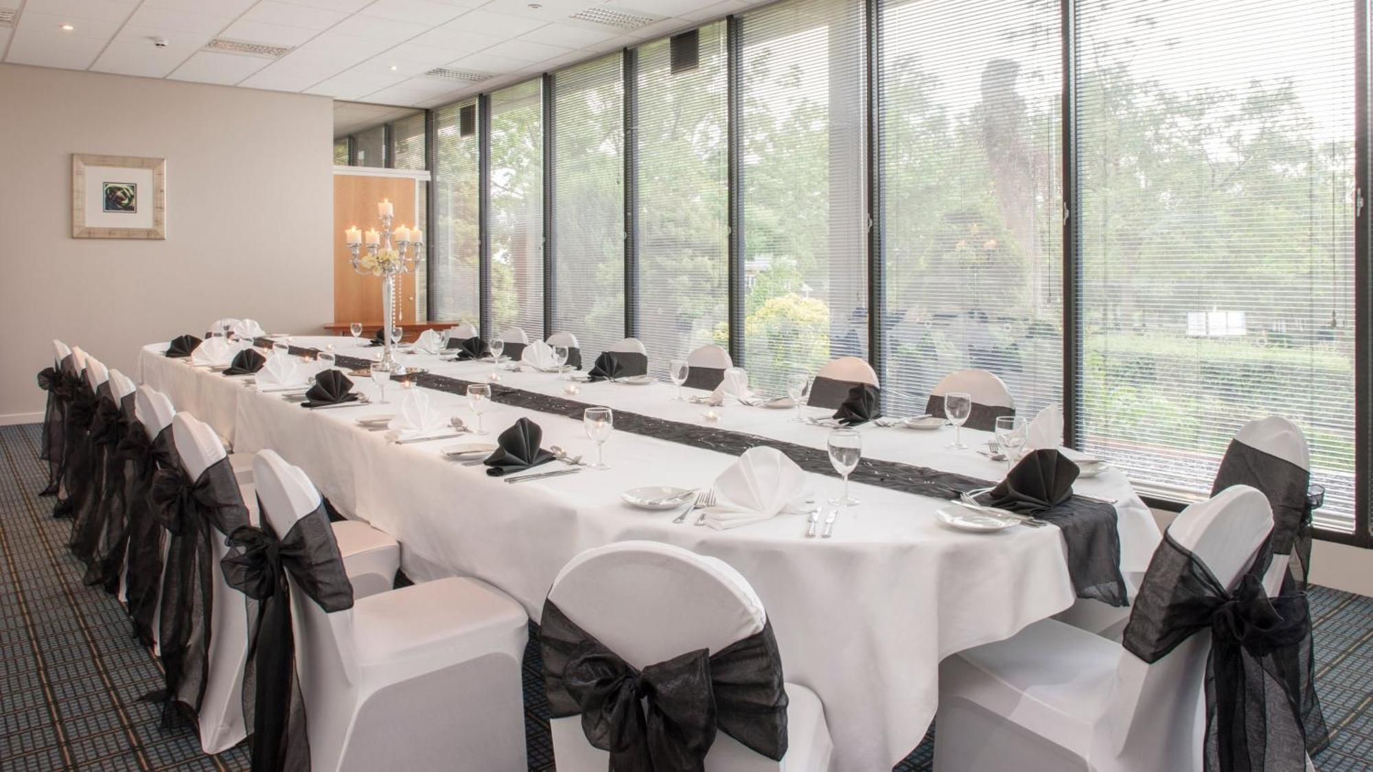 Holiday Inn Runcorn M56 Junction 12 By Ihg Exterior foto